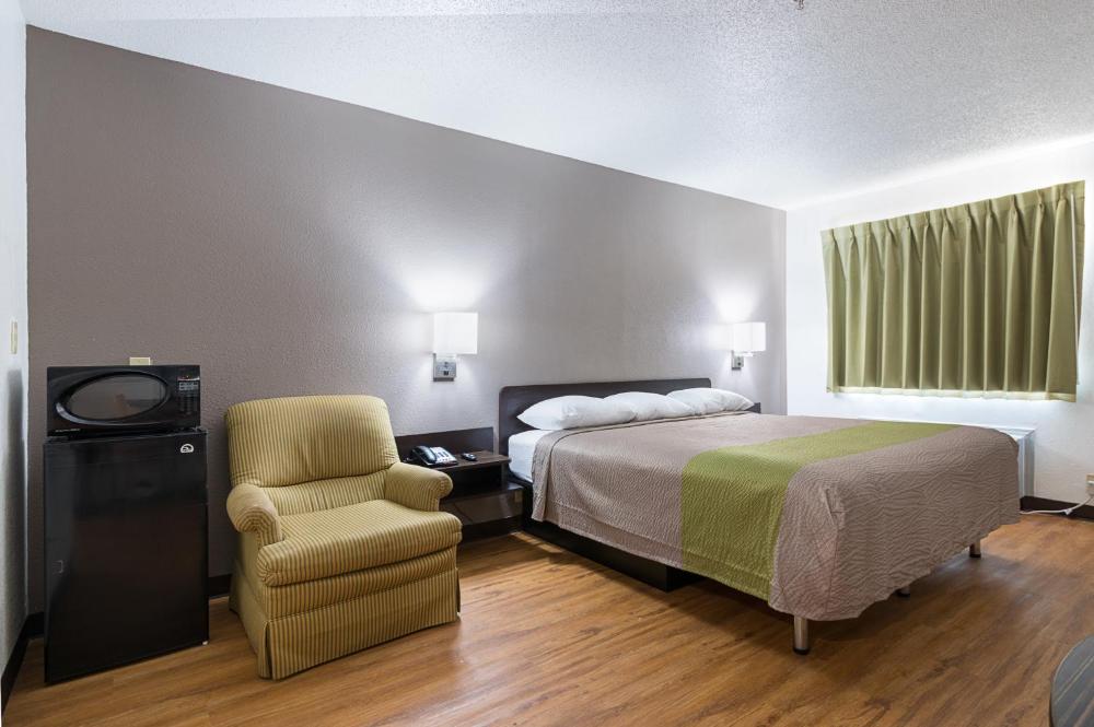 King Room - Disability Access - Non-Smoking interior