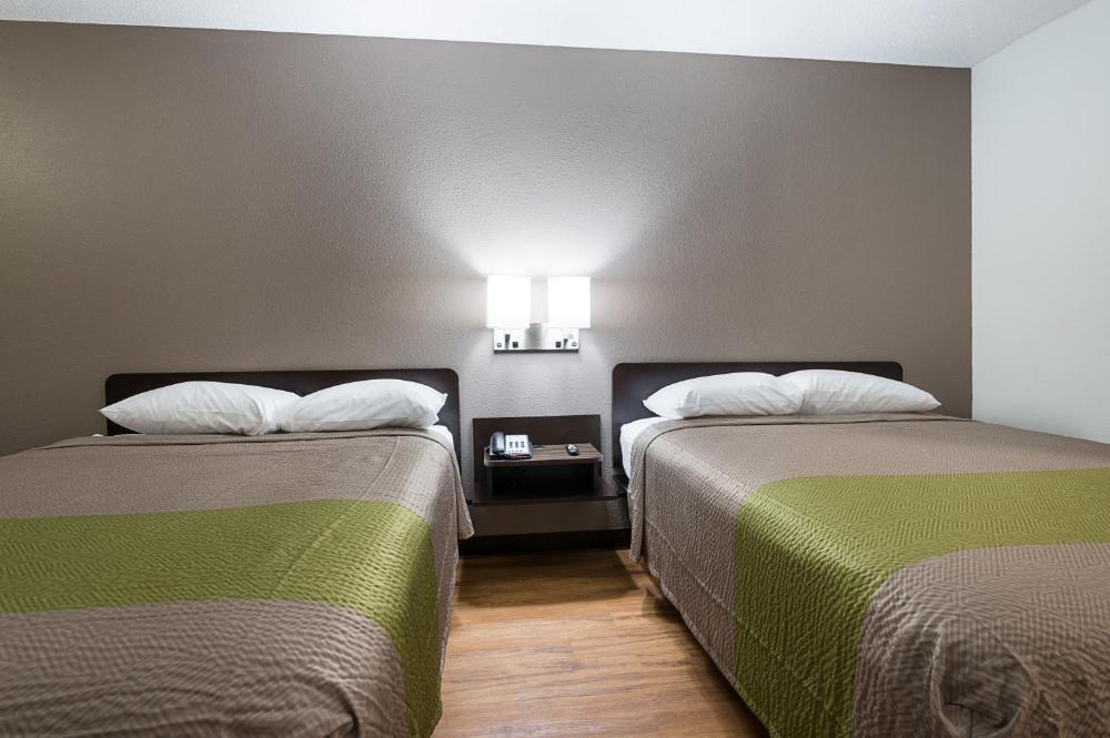 Queen Room with Two Queen Beds - Smoking interior